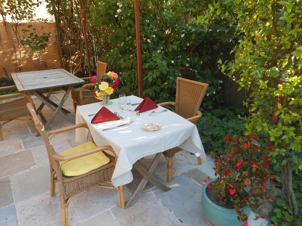 Les Passiflores Roussillon (Vaucluse) Exterior foto